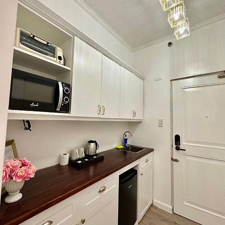 Studio Two Condominium, Alabang - Gold Fiber Wi-Fi -Netflix Ready Muntinlupa City Kültér fotó