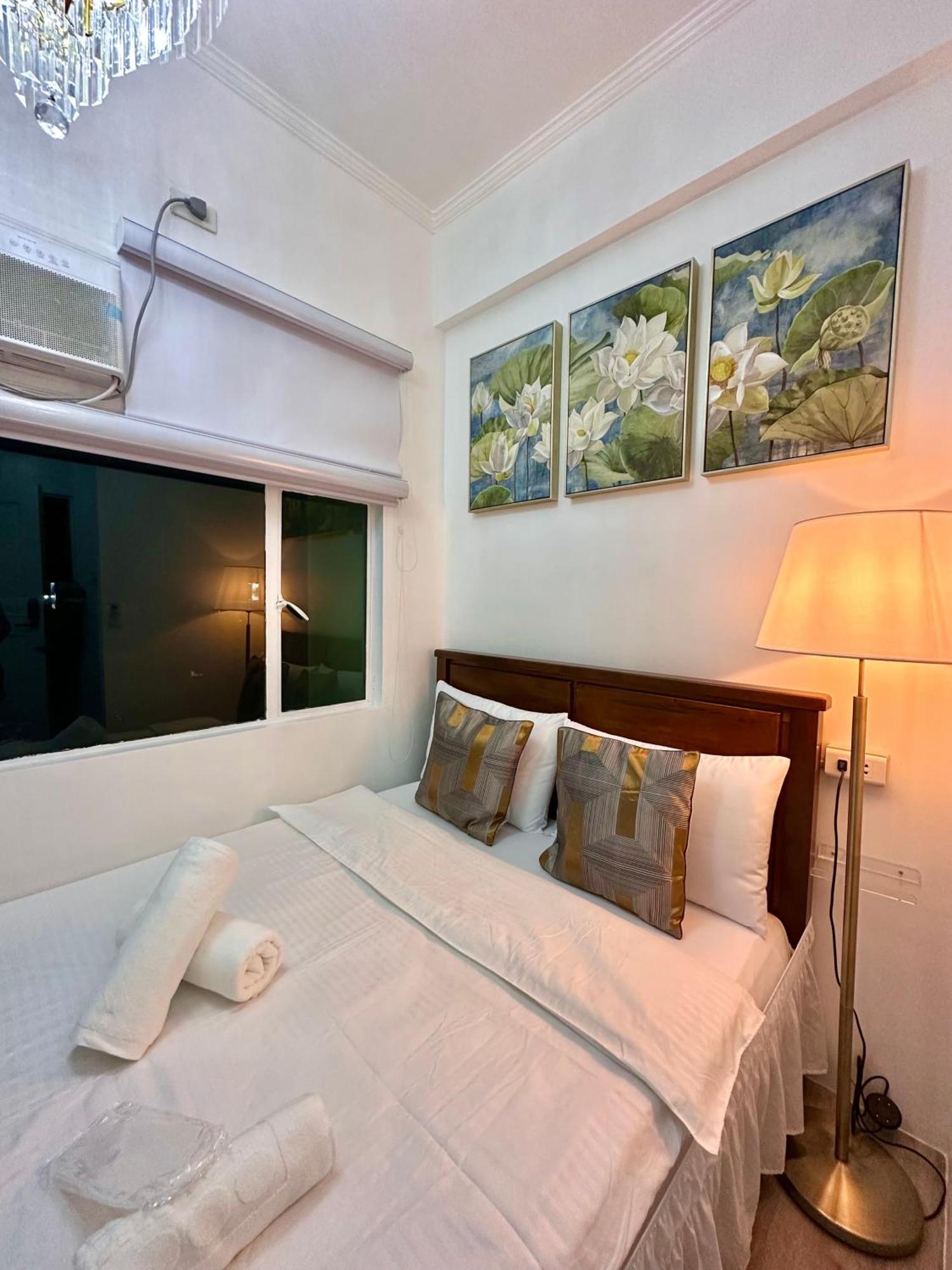 Studio Two Condominium, Alabang - Gold Fiber Wi-Fi -Netflix Ready Muntinlupa City Kültér fotó