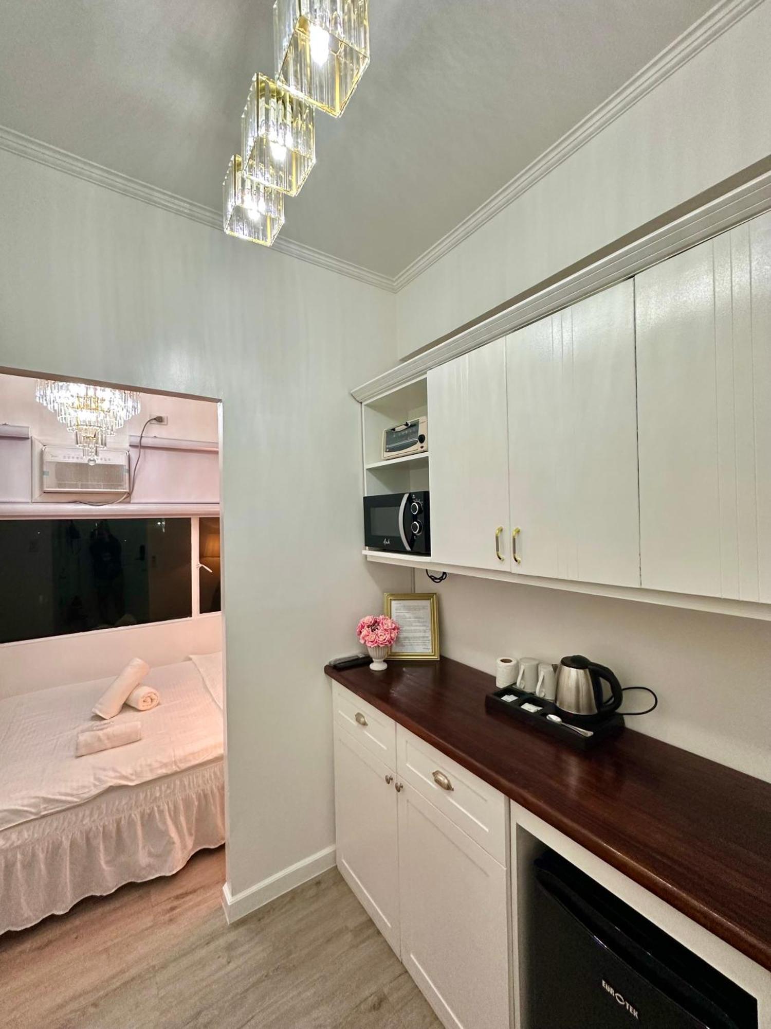 Studio Two Condominium, Alabang - Gold Fiber Wi-Fi -Netflix Ready Muntinlupa City Kültér fotó