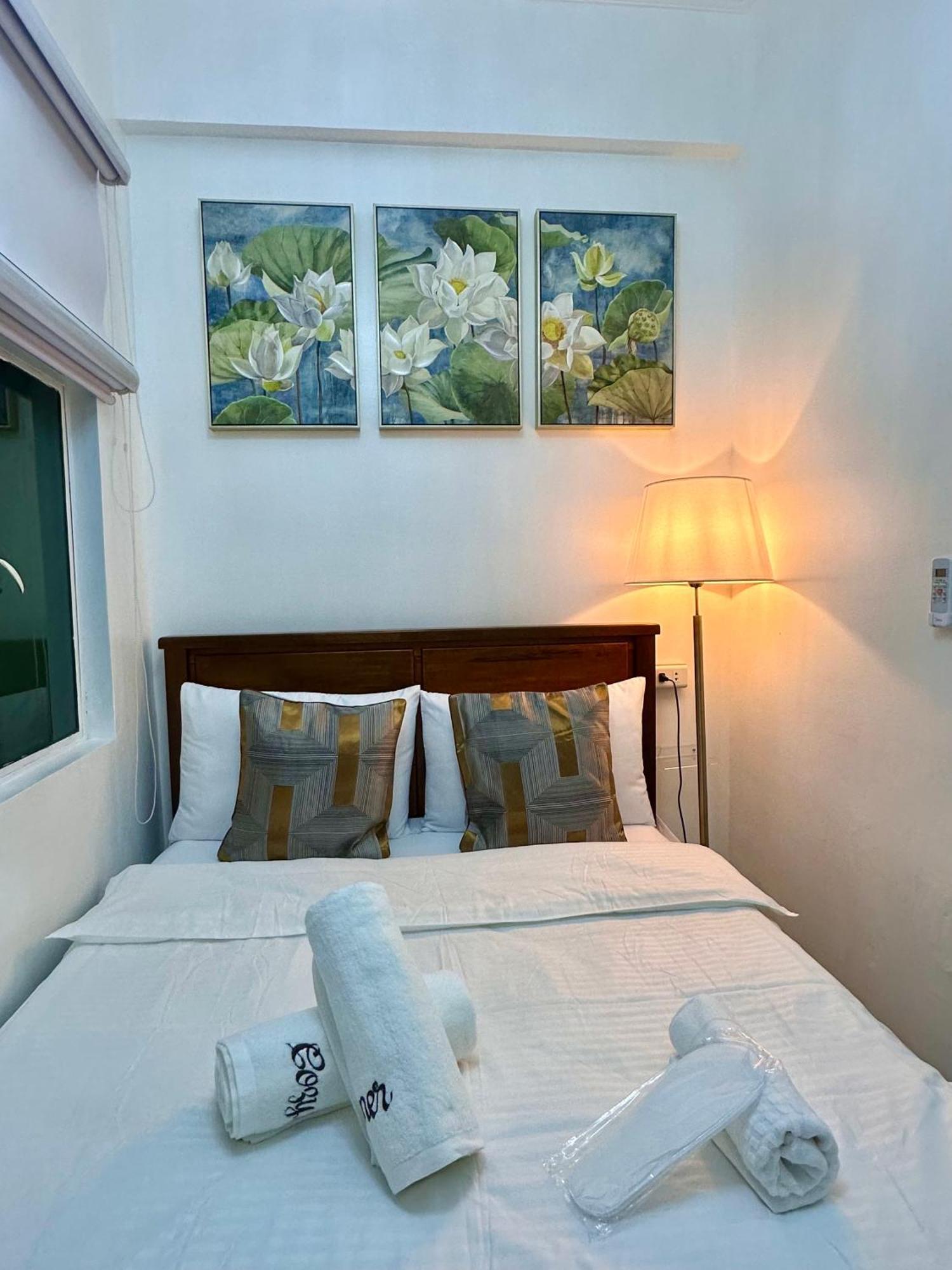 Studio Two Condominium, Alabang - Gold Fiber Wi-Fi -Netflix Ready Muntinlupa City Kültér fotó